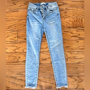 Judy blue jeans size 3/26. Minimal distressing. Worn only a few times